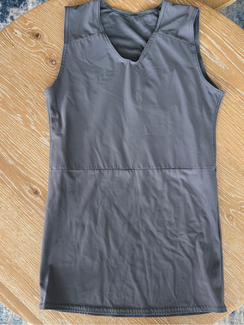 Gc2B binder Women's Gray Sleeveless V-Neck Athletic Tank Top